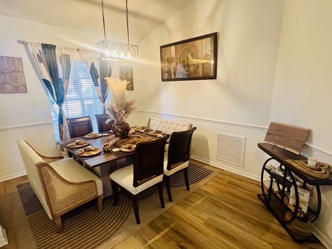 Photo - 1405 W River Ct