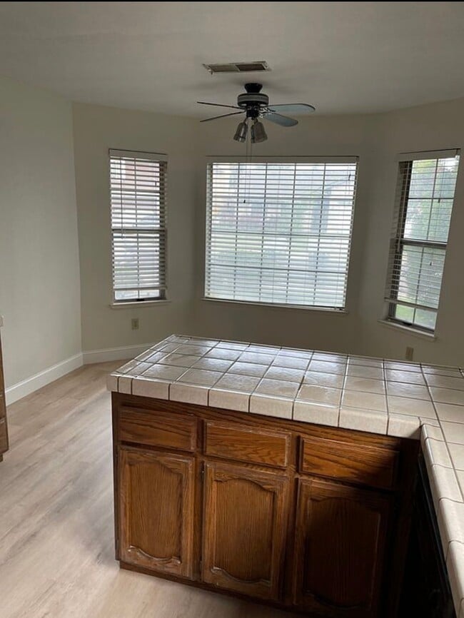 Photo - 4264 Chinquapin Way