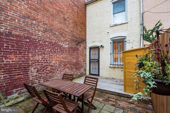 Photo - 619 11th St NE