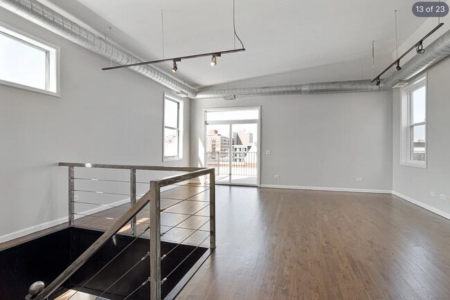 Photo - Incredible 2 Bedroom 2 Bath West Loop, Chicago Penthouse Condo for Lease (parking included) Unit 4H