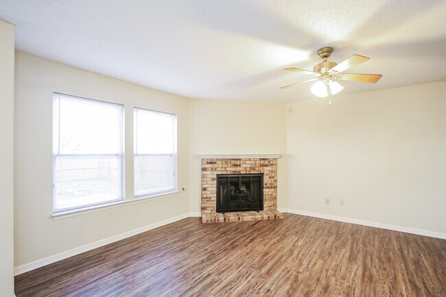 Photo - 10740 Glenayr Dr