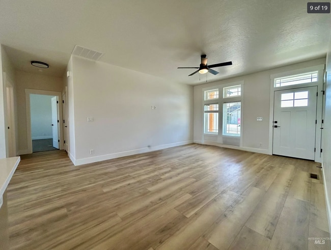 Photo - 1465 Mateo Ave