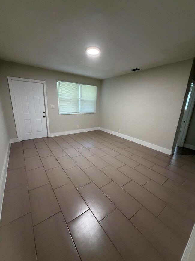 Photo - 110 SW 7th Ave