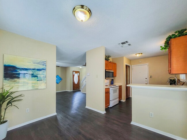 Photo - ARLINGTON COZY HOME 3/2/2