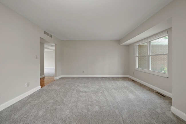 Photo - 6744 Merwin Pl