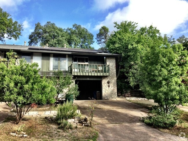 Building Photo - 2608 Carnarvon Ln Unit B Rental