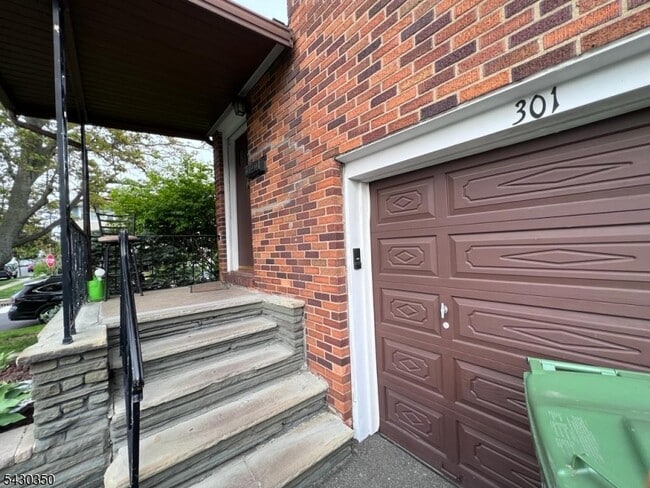 Photo - 301 W Elm St