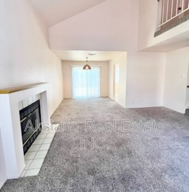 Photo - 215 W Clover Rd