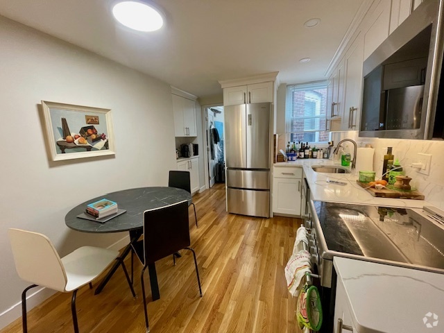 Building Photo - 3 Garden Ct St Unit APT4