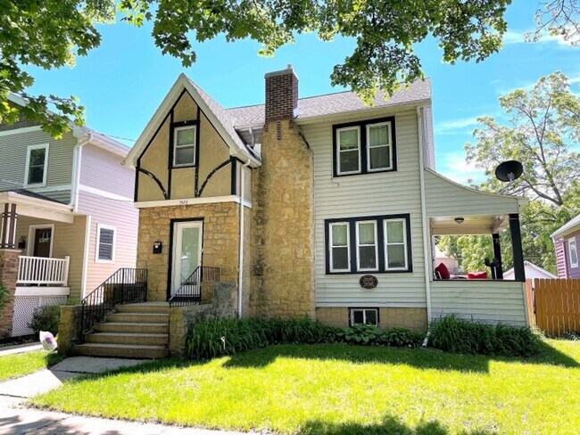 Building Photo - 1523 Jefferson St Unit 1 Rental