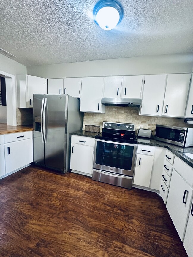 Building Photo - 125 Eaglewood Way