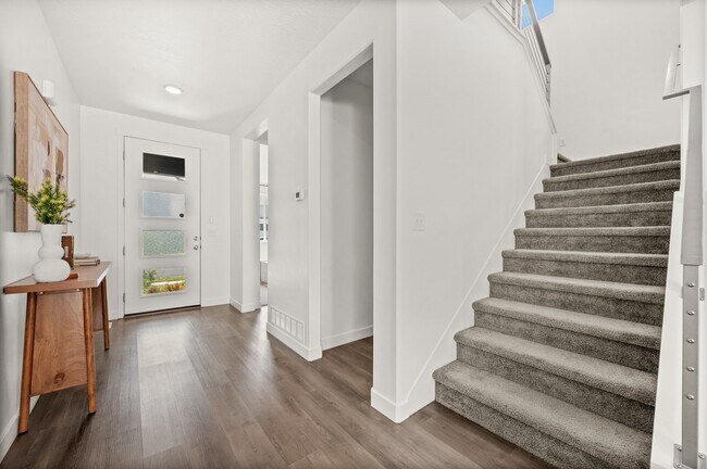 Photo - 858 W Wickham Dr
