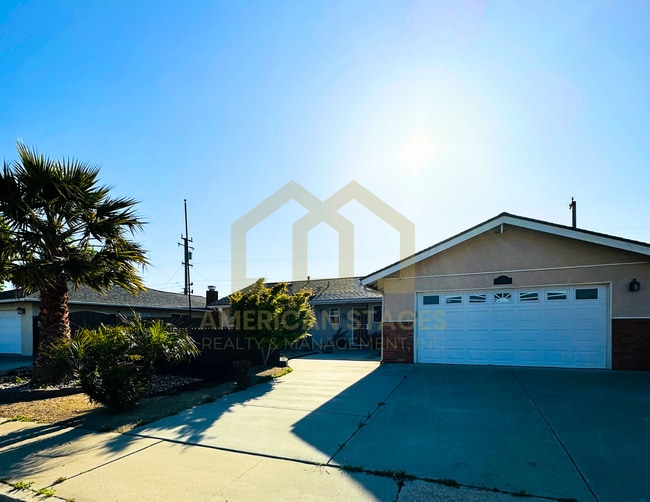 Photo - 300 S 2nd St