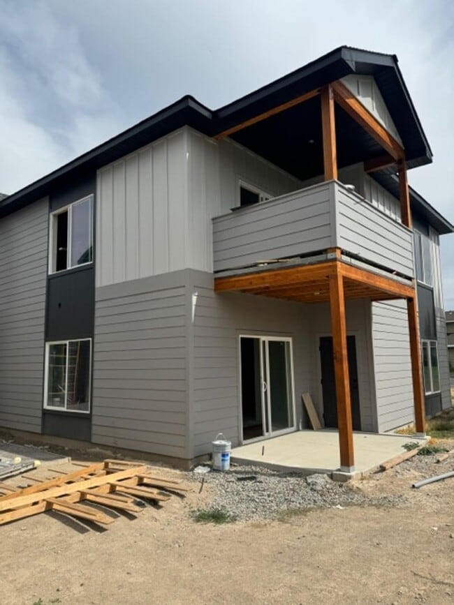 321-329 Pheasant Rd W Unit Pheasant Rd.