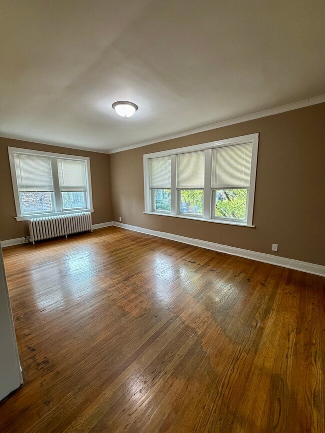 Photo - 2843 W Berteau Ave Unit 3