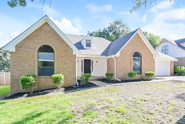 Building Photo - 822 White Pine Dr Rental