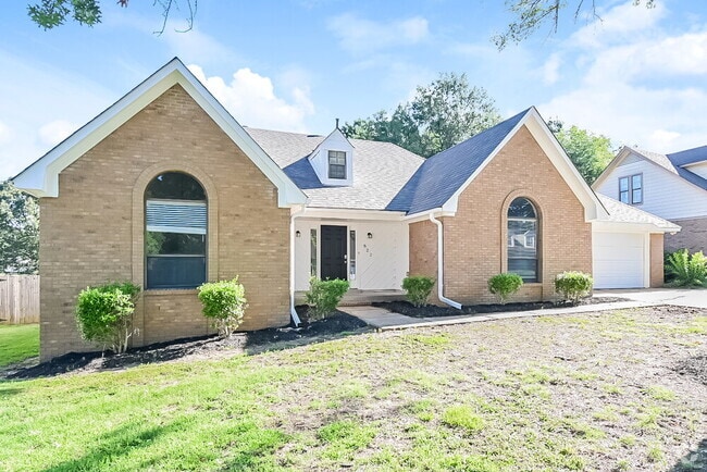 Building Photo - 822 White Pine Dr Rental