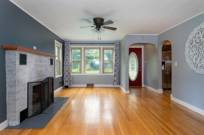 Photo - 7910 Shorewood Dr