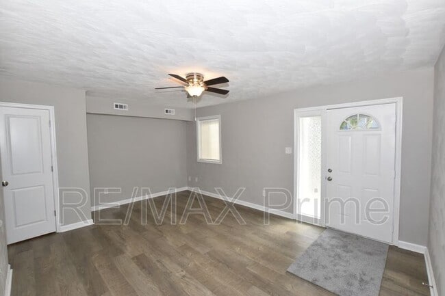 Photo - 1324 W 38th St