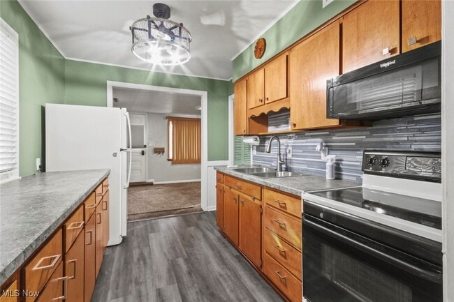 Photo - 1553 Bancroft Ave