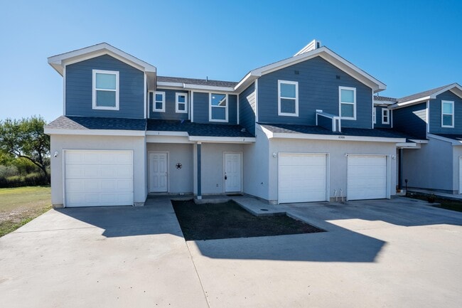 Building Photo - 6934 Crestway Dr Unit 2