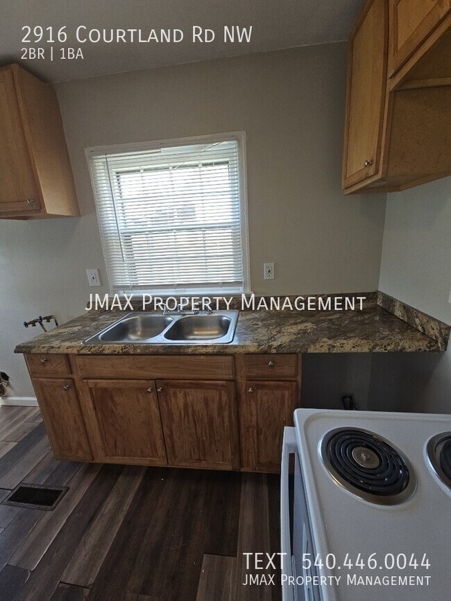 Photo - 2916 Courtland Rd NW