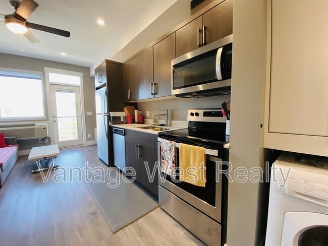 Photo - 607-925 Leon Avenue