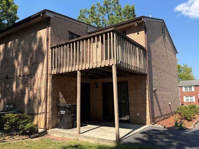5305 Century Dr