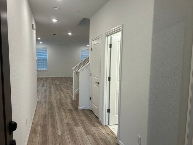 Photo - Beautiful 4 Bedroom 3 Bath Brentwood Home