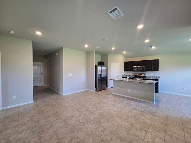 Photo - RENT REDUCTION - NEW IN MANAGEMENT - AVAIL...