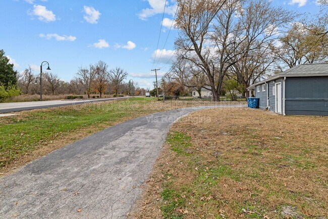 Photo - 465 S Dade Ave