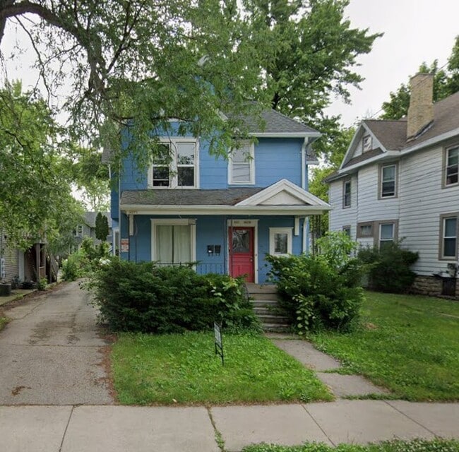 Building Photo - 907 Jackson St