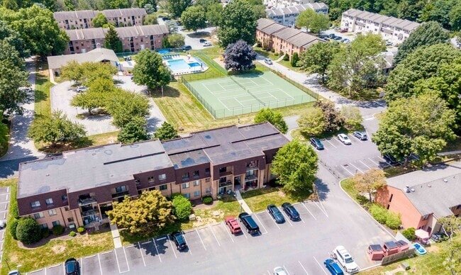 Building Photo - Private 2 Bedroom 1 Bath Condo in Goshen V...