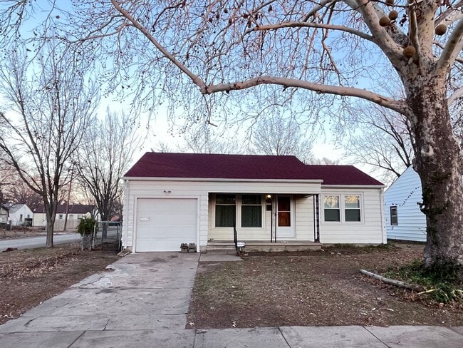 Building Photo - Across the street form Chisholm elem. Scho... Rental