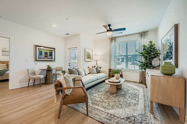 Lennox en la sala de estar Copperleaf - The Lennox at Copperleaf