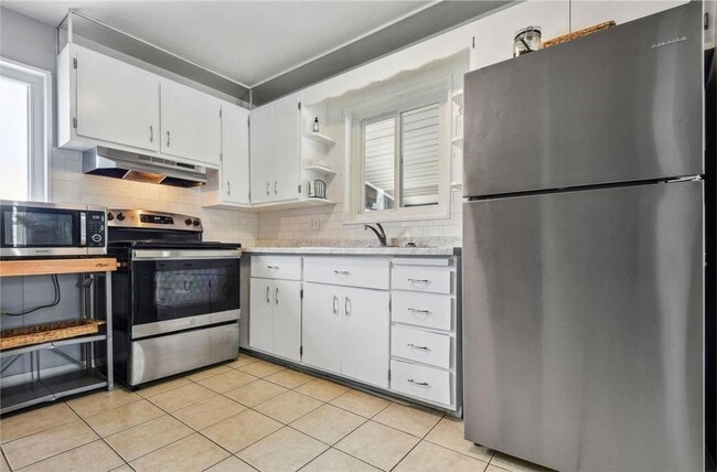Photo - Updated Brick Ranch with Gorgeous Finishes & Ideal Location!