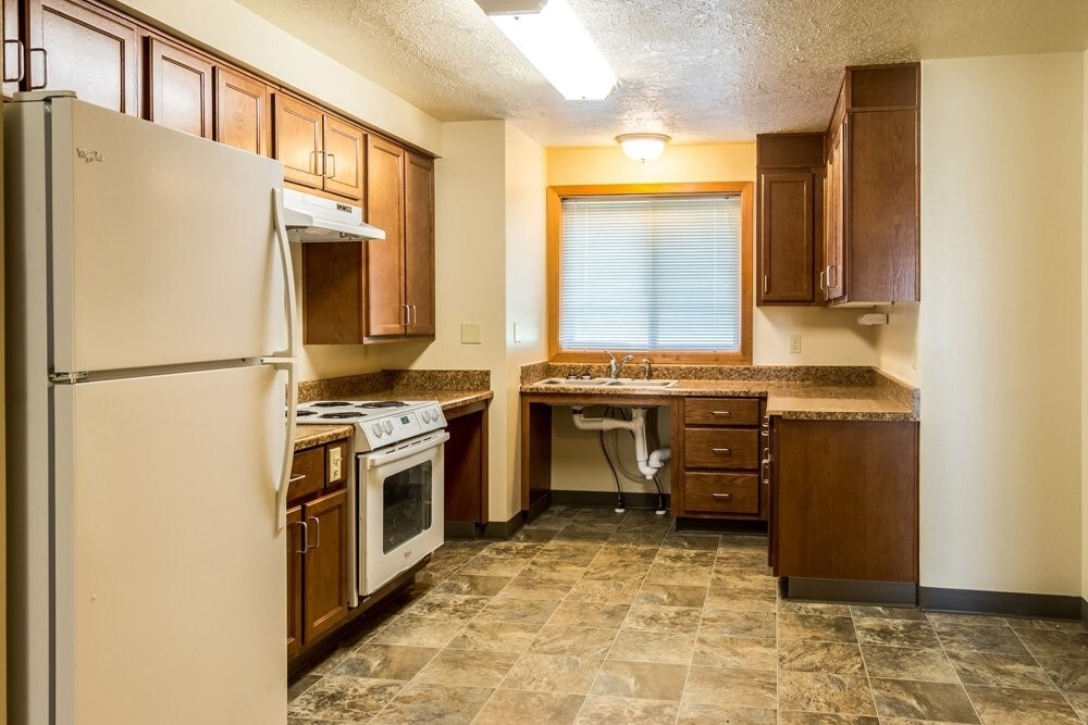 Photo - 410 NE Oak St