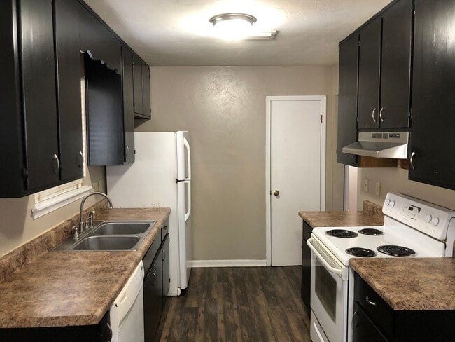 Photo - Downstairs unit in Pointe East avail NOW! Unit A