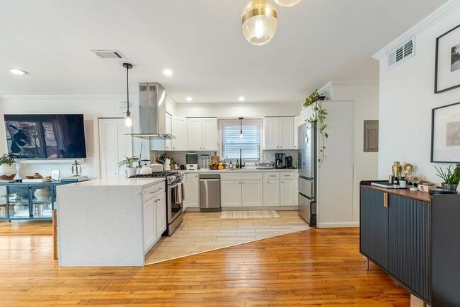 Photo - 640 38th St Unit 1