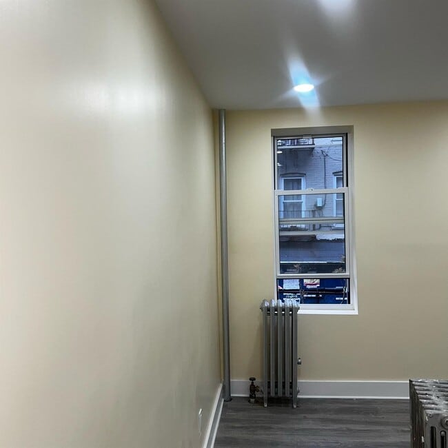 Photo - 132 E 52nd St Unit 1r