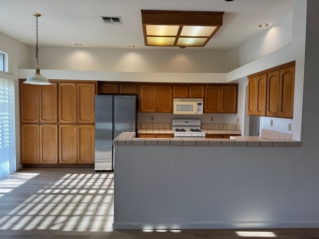 Photo - 1422 Lorimer Way