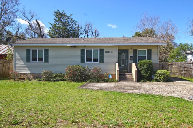 Cozy 3-Bedroom Home Near Downtown Pensacol... - Cozy 3-Bedroom Home Near Downtown Pensacol...