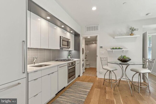 Photo - 129 W St NW Unidad 204