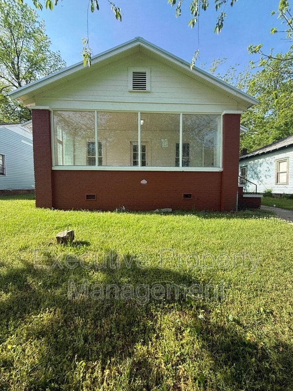 Photo - 2523 16th St W