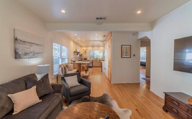 Photo - 1503 Newton St