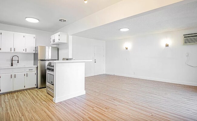 Photo - 527 W 15th St Unidad 6