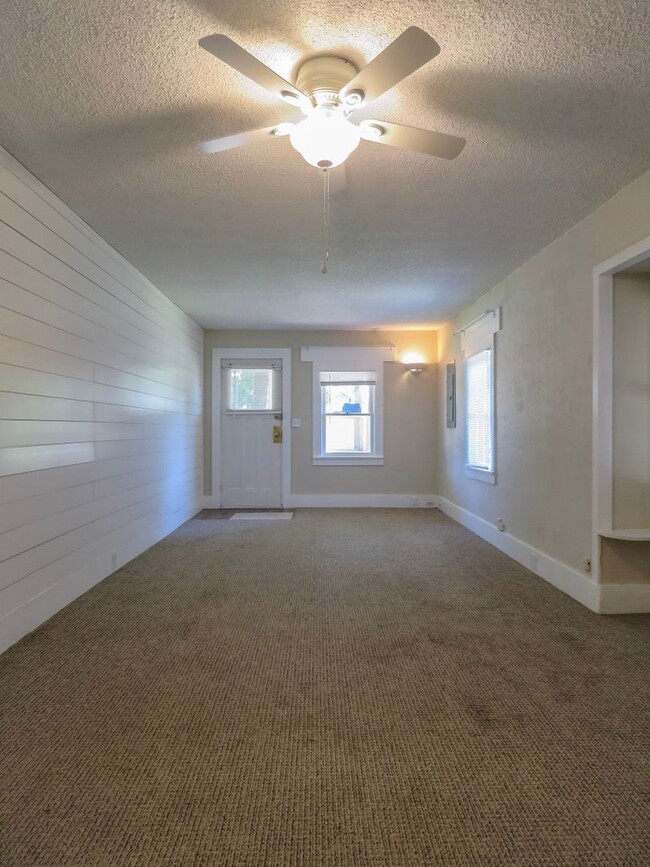 Photo - 2 Bedroom Cottage with in walking distance...