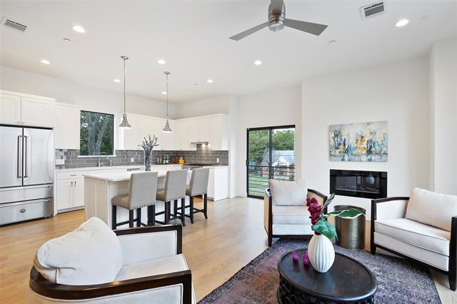 Photo - 2307 Kirby St Unidad B