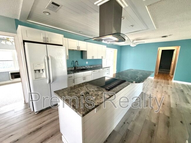 2309 Malcolm Dr