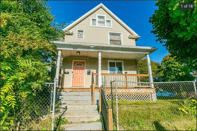 Building Photo - 983 Portland Ave Unit 2